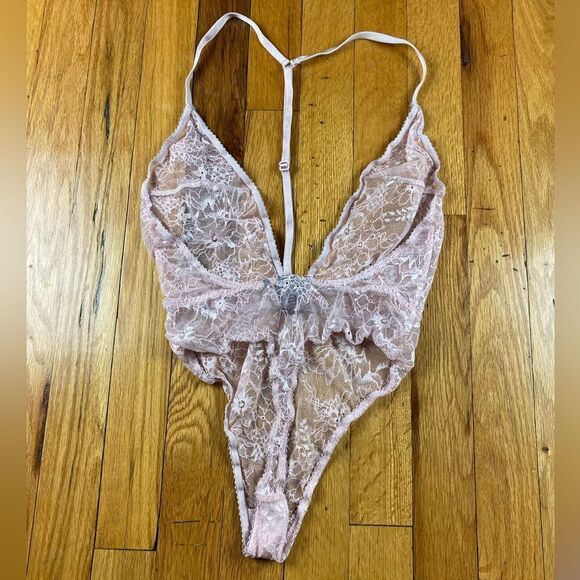 🪦 Victoria’s Secret Pale Pink Lingerie Bodysuit Lace Floral Pattern Size XS - Picture 2 of 8